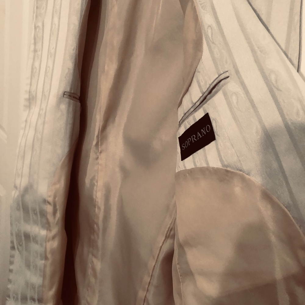 Suit - Picture 3 of 8